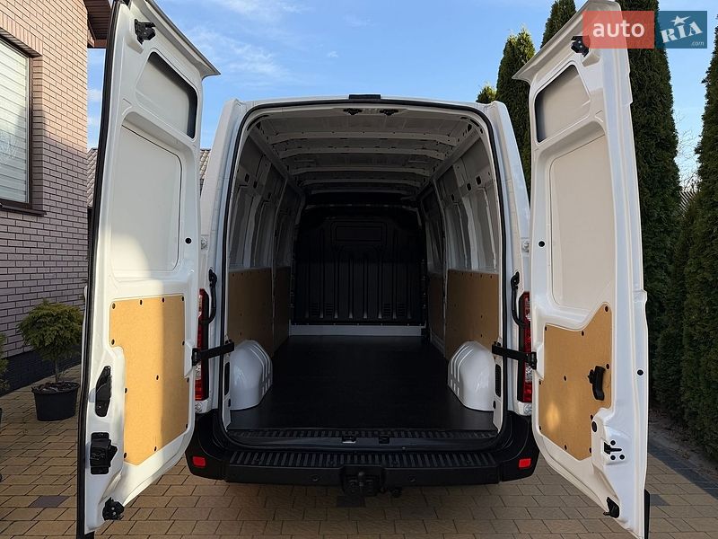 Вантажний фургон Renault Master 2022 в Радивиліві