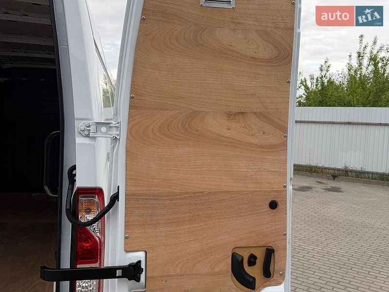 Грузовой фургон Renault Master 2023 в Дубно