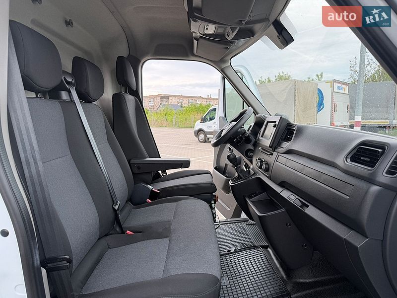 Грузовой фургон Renault Master 2023 в Дубно