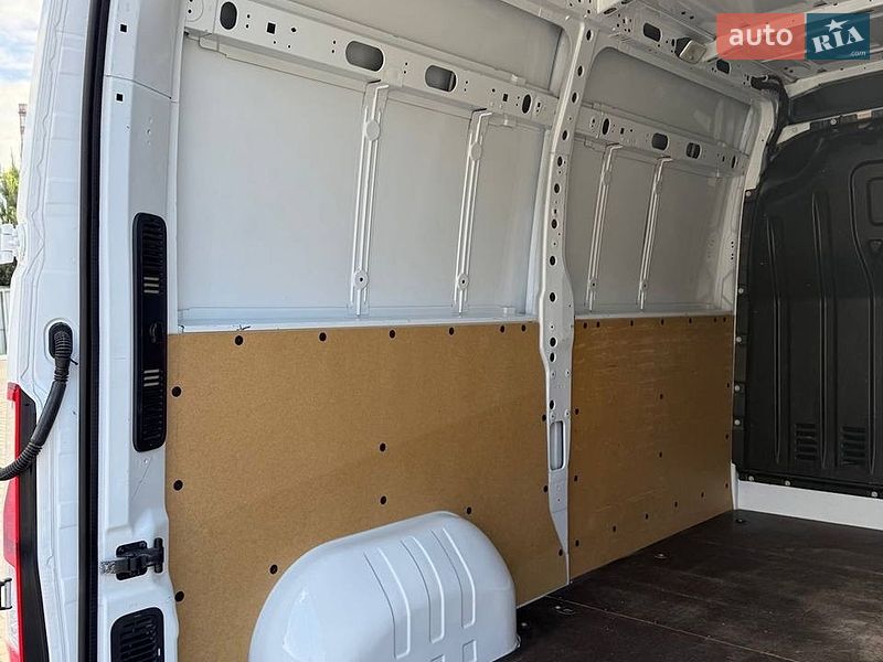 Грузовой фургон Renault Master 2022 в Луцке