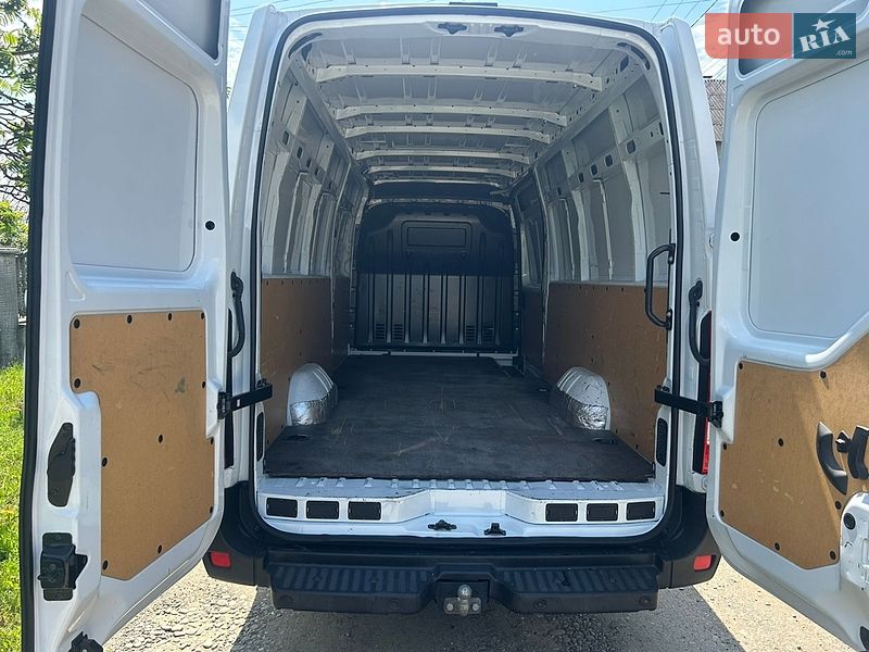 Грузовой фургон Renault Master 2022 в Хусте