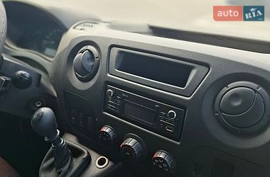 Вантажний фургон Renault Master 2015 в Львові