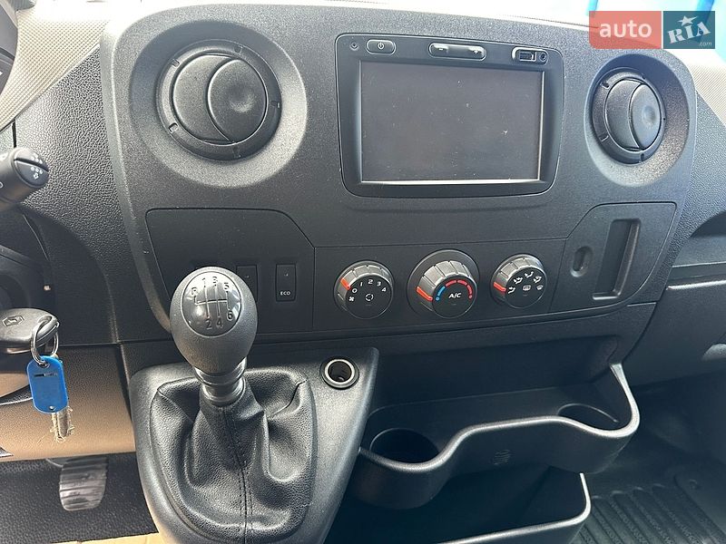 Вантажний фургон Renault Master 2017 в Рівному