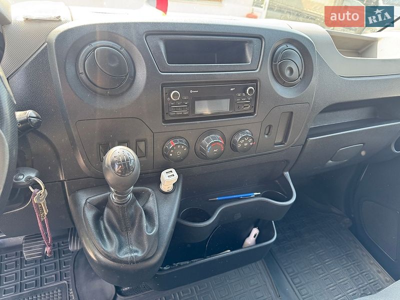Грузовой фургон Renault Master 2015 в Львове