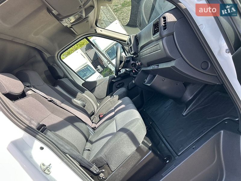 Вантажний фургон Renault Master 2022 в Хусті