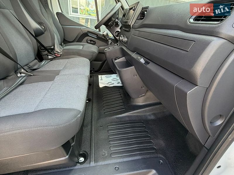 Вантажний фургон Renault Master 2021 в Рівному