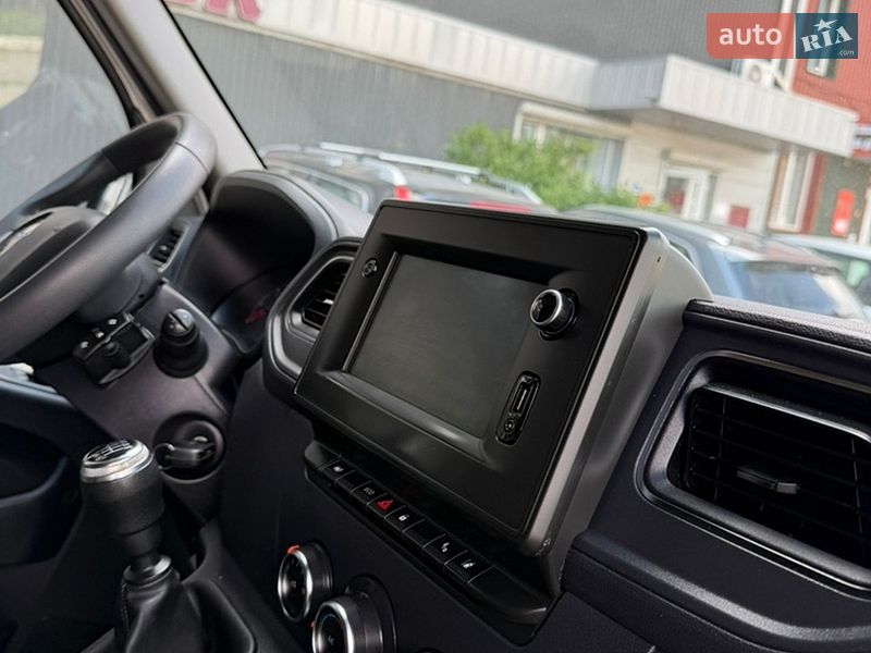 Вантажний фургон Renault Master 2021 в Рівному