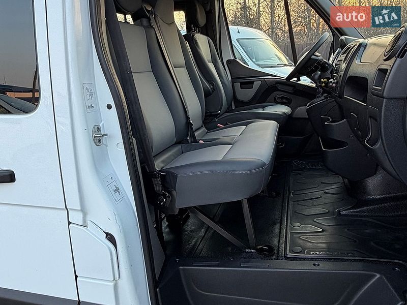 Вантажопасажирський фургон Renault Master 2016 в Млиніві