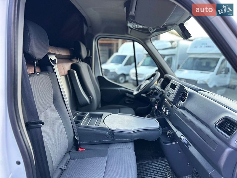 Вантажний фургон Renault Master 2023 в Хусті