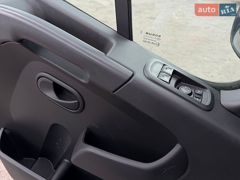 Вантажний фургон Renault Master 2022 в Радивиліві