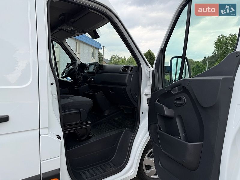 Вантажний фургон Renault Master 2022 в Радивиліві