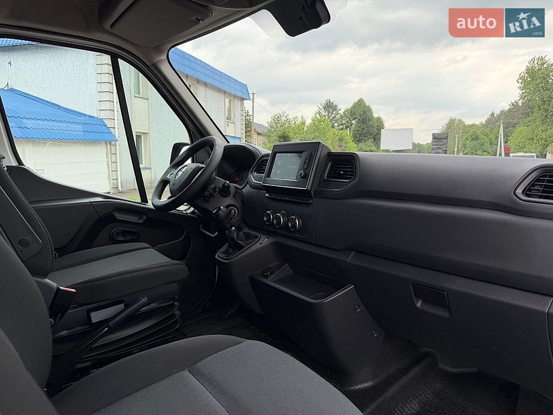 Вантажний фургон Renault Master 2022 в Радивиліві