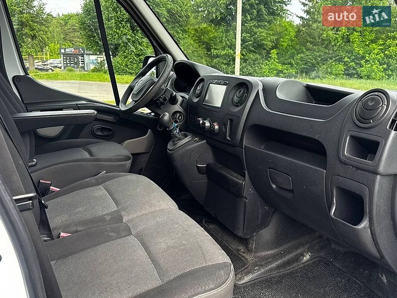 Вантажний фургон Renault Master 2018 в Рівному