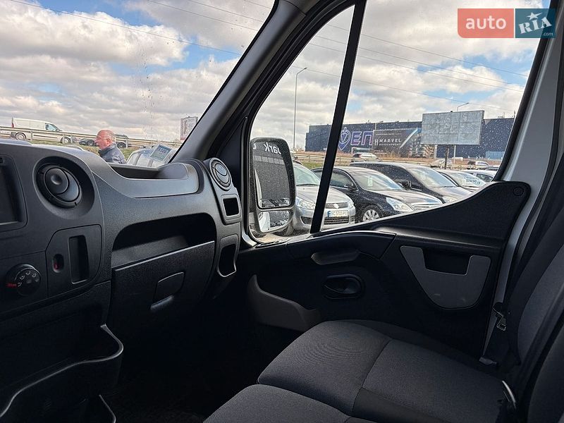 Вантажний фургон Renault Master 2017 в Львові