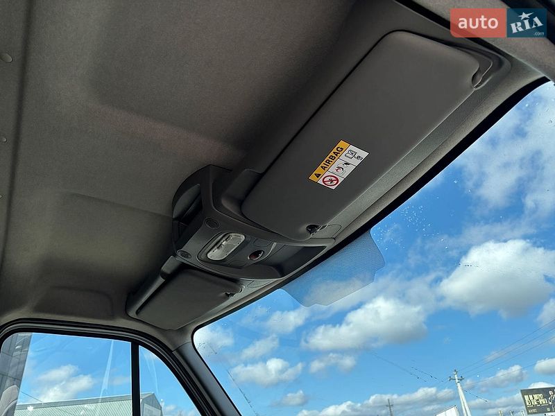 Вантажний фургон Renault Master 2017 в Львові