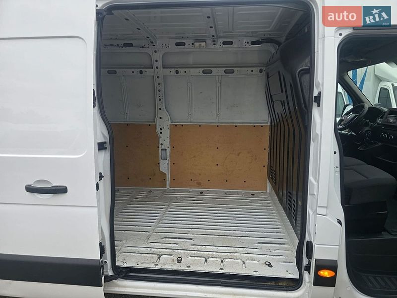 Вантажний фургон Renault Master 2022 в Стрию