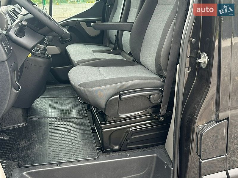Грузовой фургон Renault Master 2016 в Львове