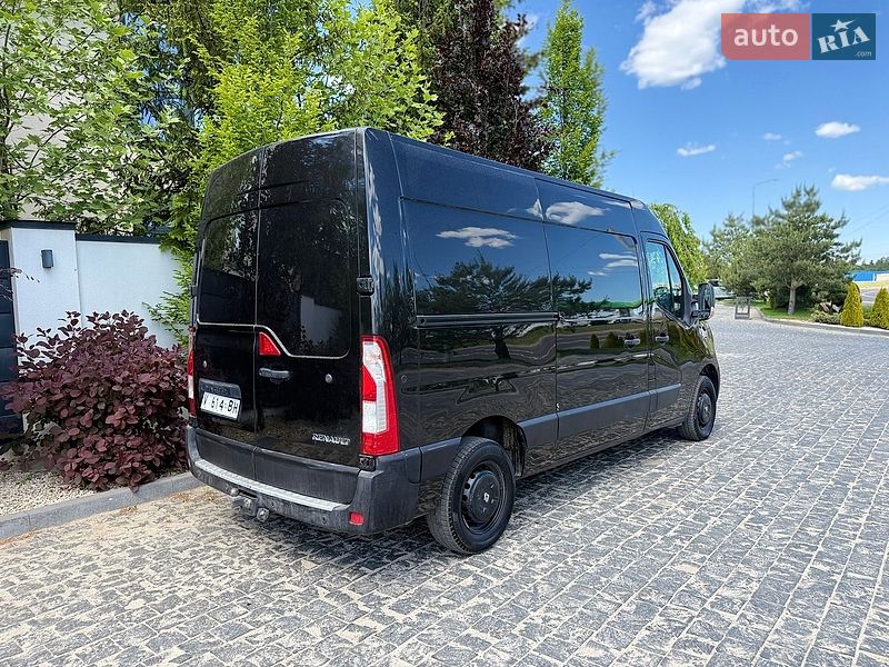 Вантажний фургон Renault Master 2016 в Львові