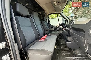 Вантажний фургон Renault Master 2016 в Львові