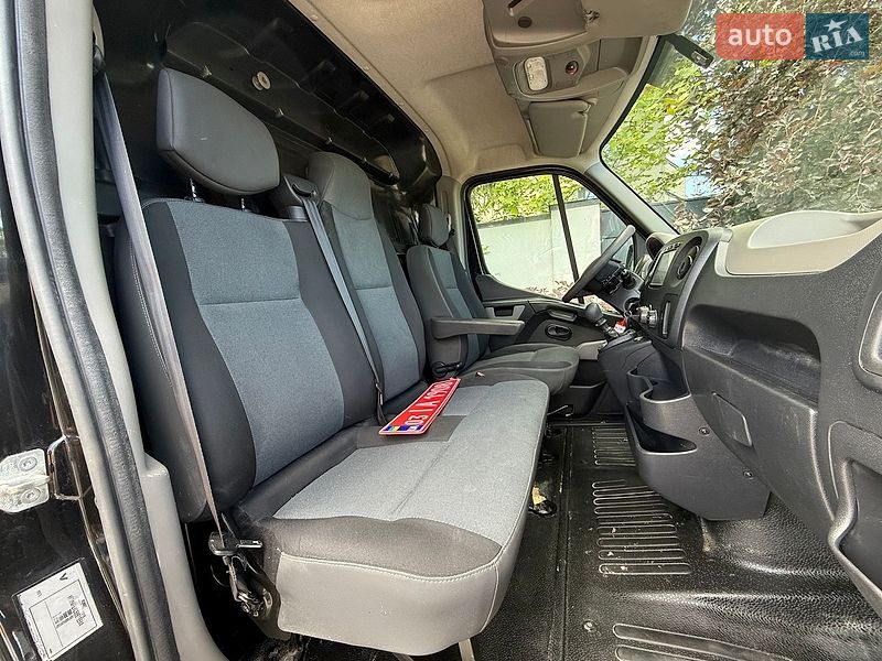 Вантажний фургон Renault Master 2016 в Львові