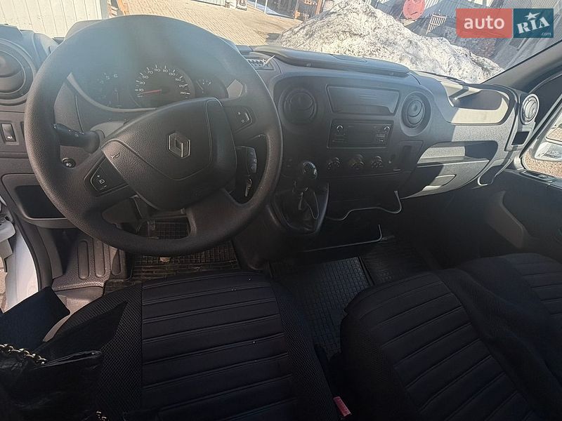 Грузовой фургон Renault Master 2015 в Львове