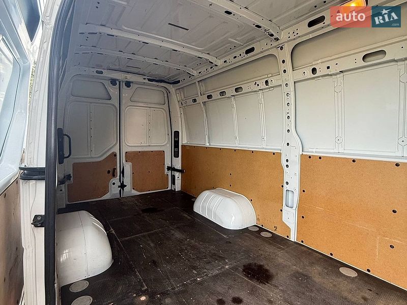 Вантажний фургон Renault Master 2020 в Володимирці