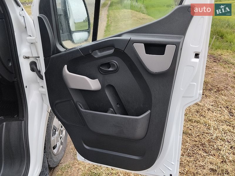Эвакуатор Renault Master 2017 в Дубно
