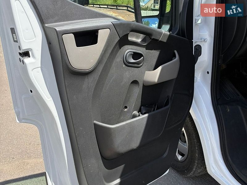 Автовоз Renault Master 2011 в Запоріжжі