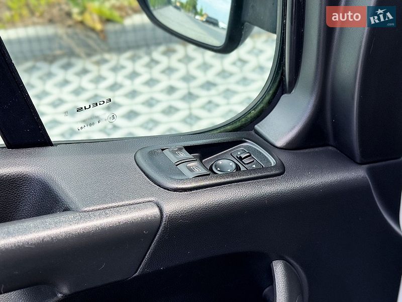 Вантажний фургон Renault Master 2022 в Рівному