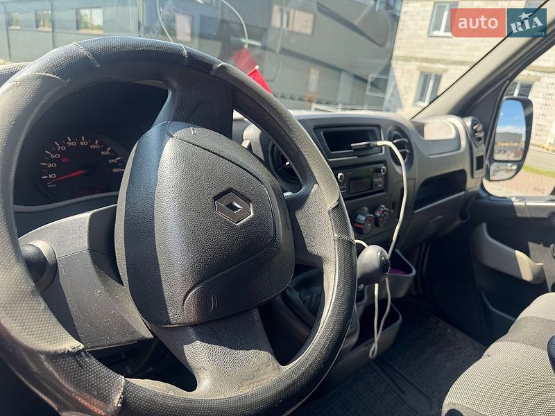 Грузовой фургон Renault Master 2015 в Львове