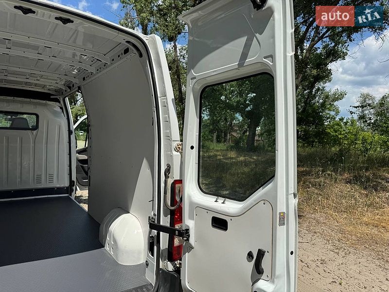 Грузовой фургон Renault Master 2015 в Полтаве