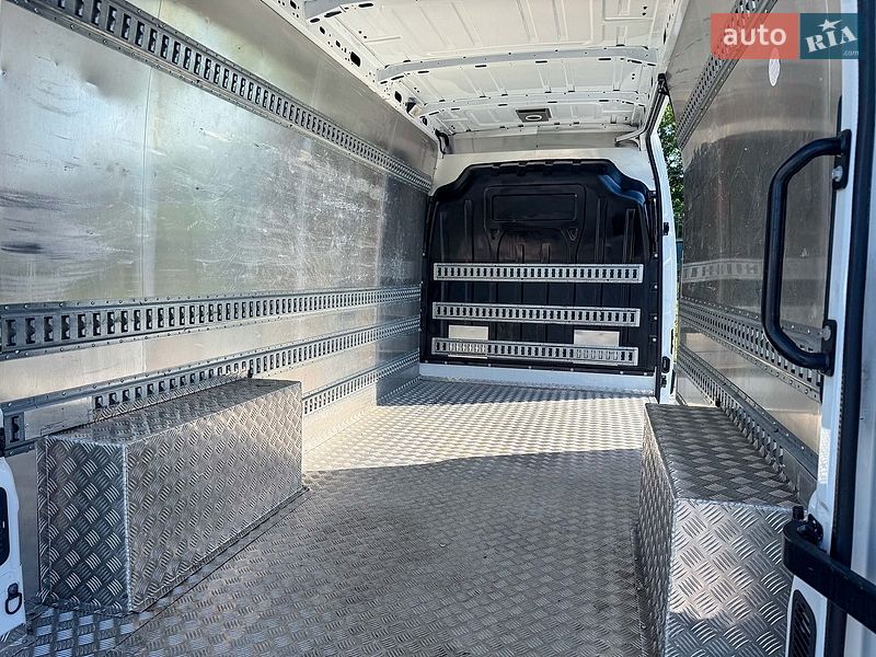 Вантажний фургон Renault Master 2021 в Рівному
