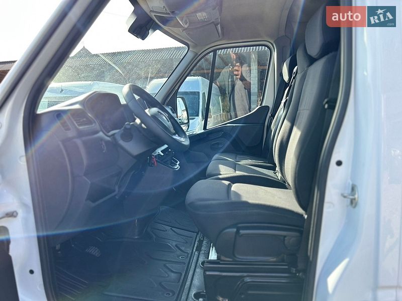 Грузовой фургон Renault Master 2022 в Хусте