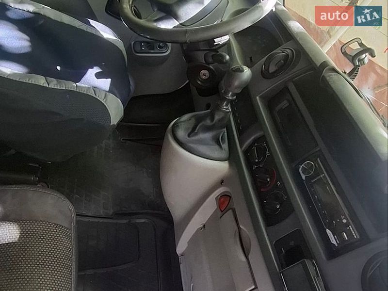 Мінівен Renault Master 2003 в Мукачевому
