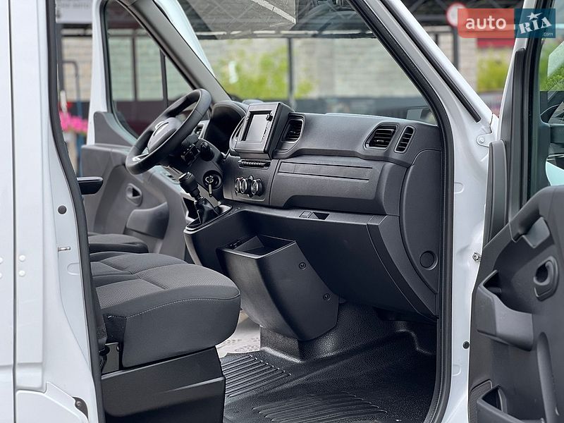 Грузовой фургон Renault Master 2023 в Дубно