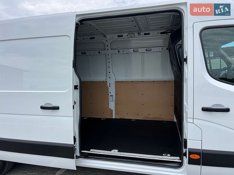 Грузовой фургон Renault Master 2023 в Дубно