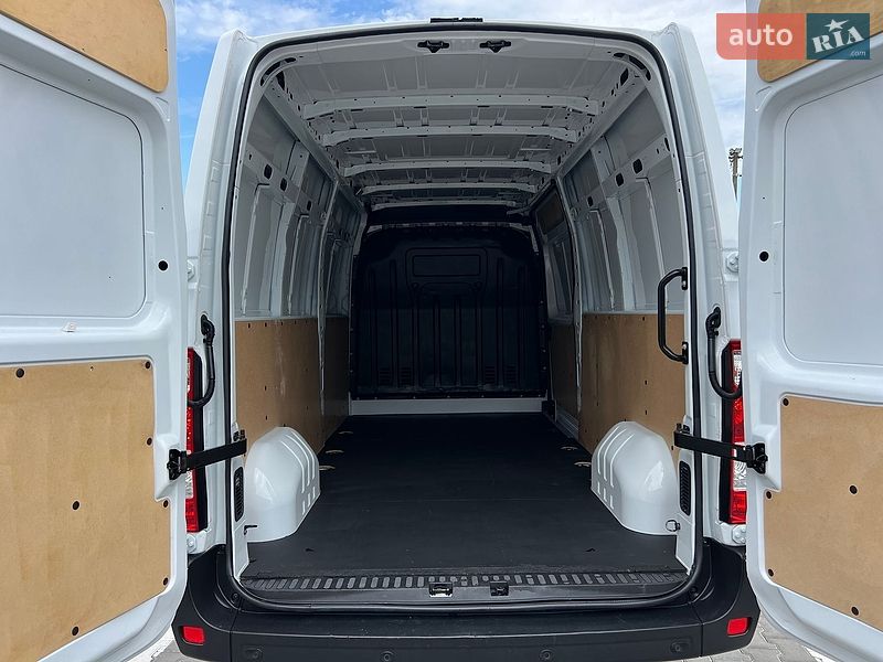 Грузовой фургон Renault Master 2023 в Дубно