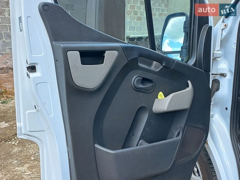Вантажний фургон Renault Master 2018 в Львові