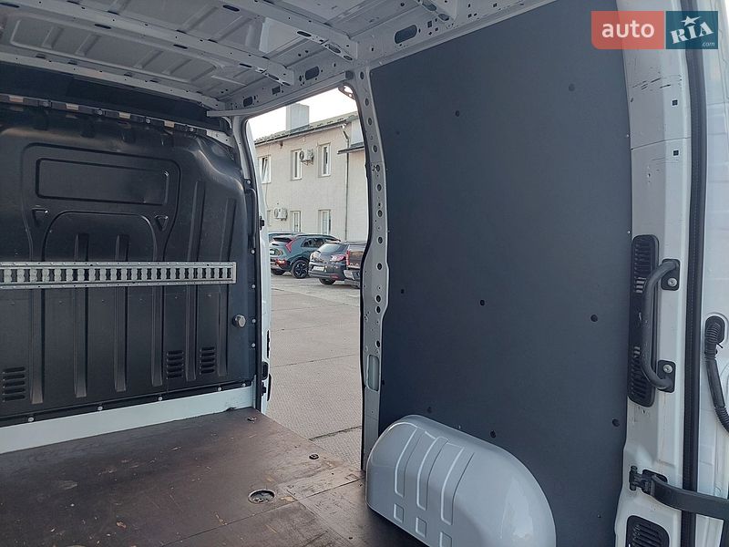 Вантажний фургон Renault Master 2021 в Львові