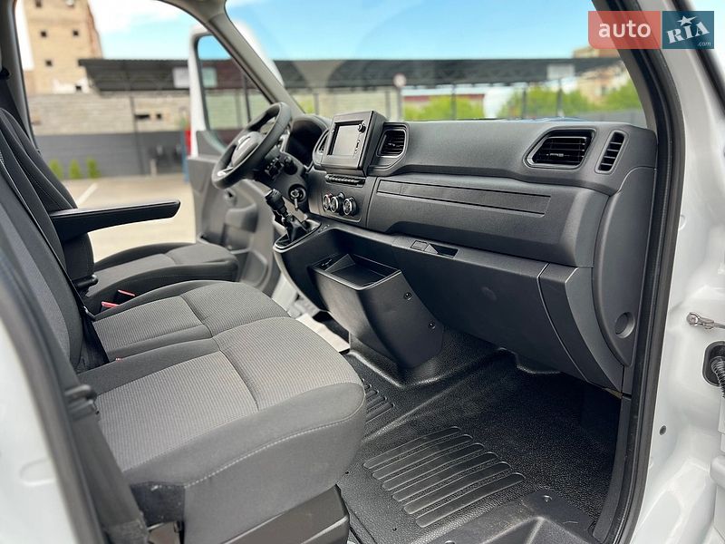 Вантажний фургон Renault Master 2023 в Дубні