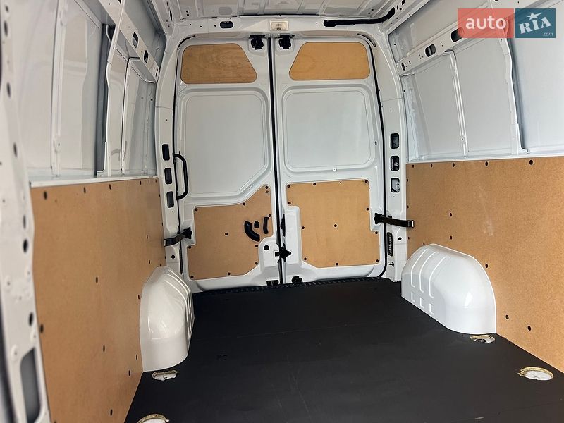 Вантажний фургон Renault Master 2023 в Дубні