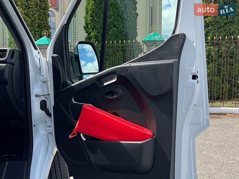 Грузовой фургон Renault Master 2023 в Дубно