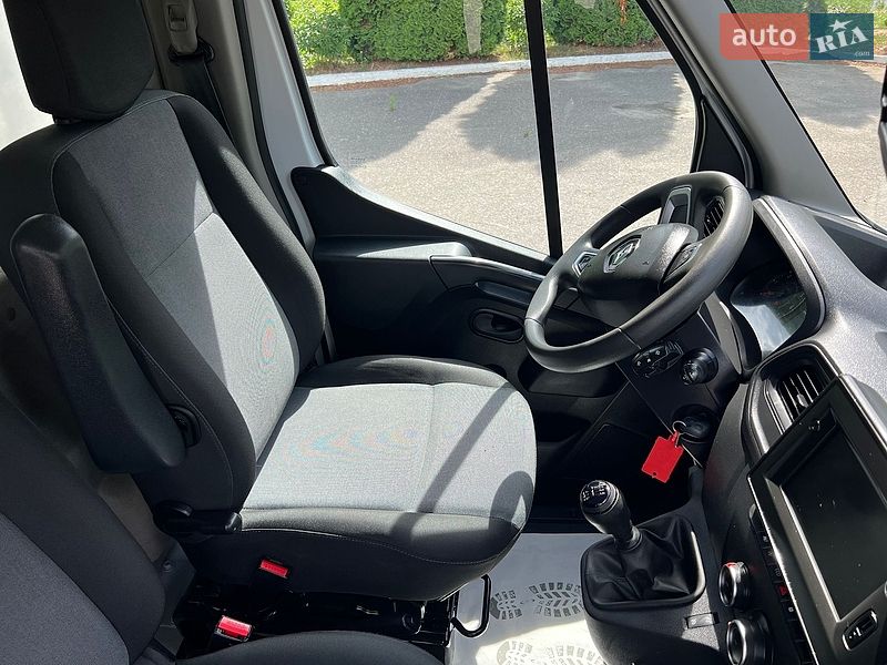 Грузовой фургон Renault Master 2023 в Дубно