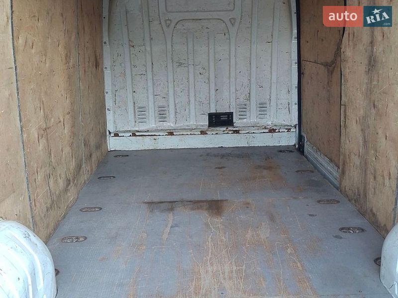 Вантажний фургон Renault Master 2012 в Кам'янець-Подільському