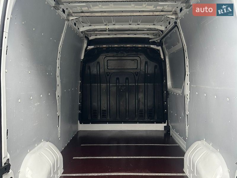 Грузовой фургон Renault Master 2015 в Ровно