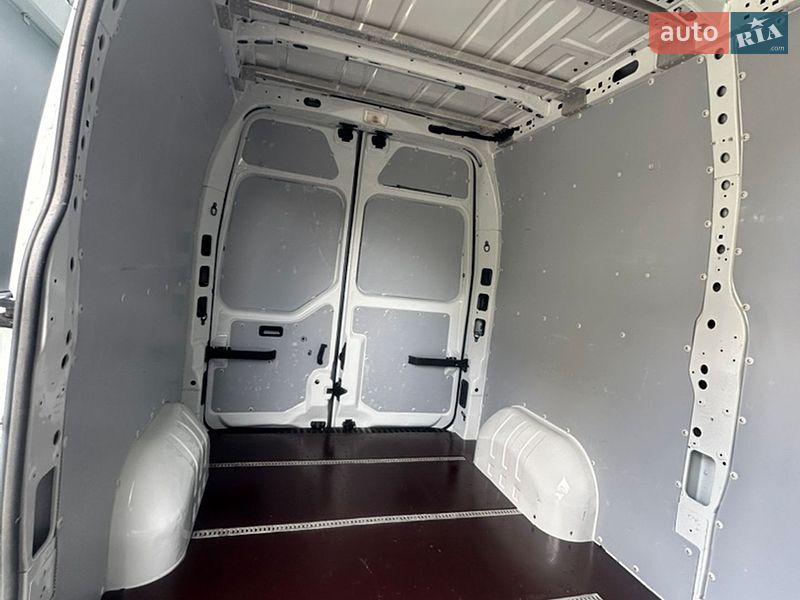 Грузовой фургон Renault Master 2015 в Ровно