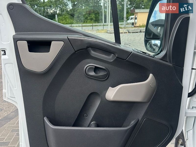 Грузовой фургон Renault Master 2015 в Ровно