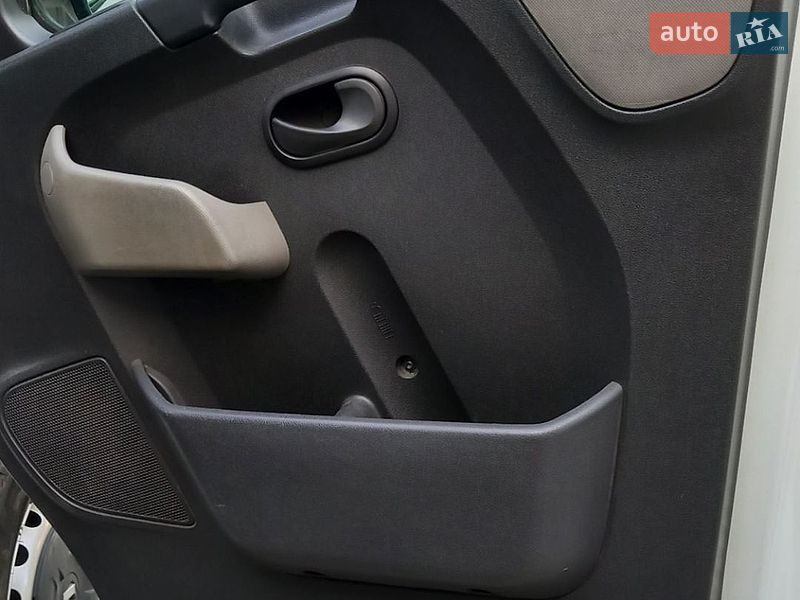 Вантажний фургон Renault Master 2017 в Львові
