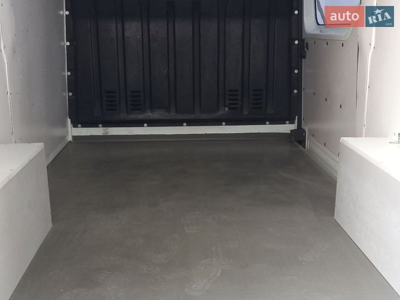 Вантажний фургон Renault Master 2017 в Львові