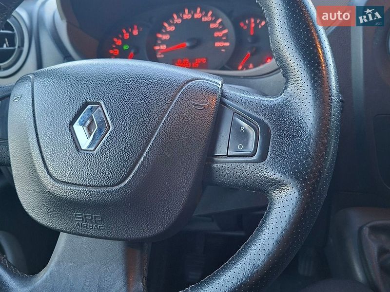 Евакуатор Renault Master 2015 в Радивиліві